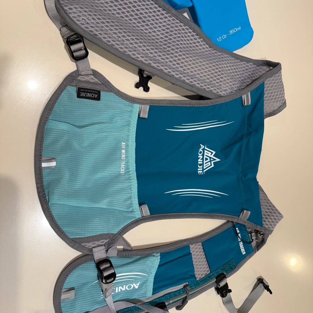 Gray and Teal Running Vest - Picture 2 of 2